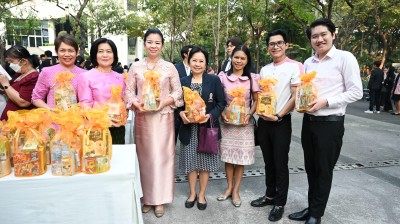 พิธีตักบาตรเนื่องในโอกาสขึ้นพุทธศักราชใหม่ 2568 พารามิเตอร์รูปภาพ 1